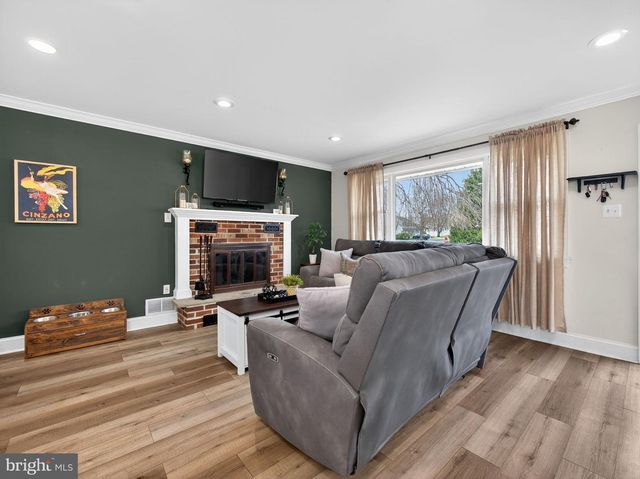 840 WALNUT RD, Warminster, PA 18974