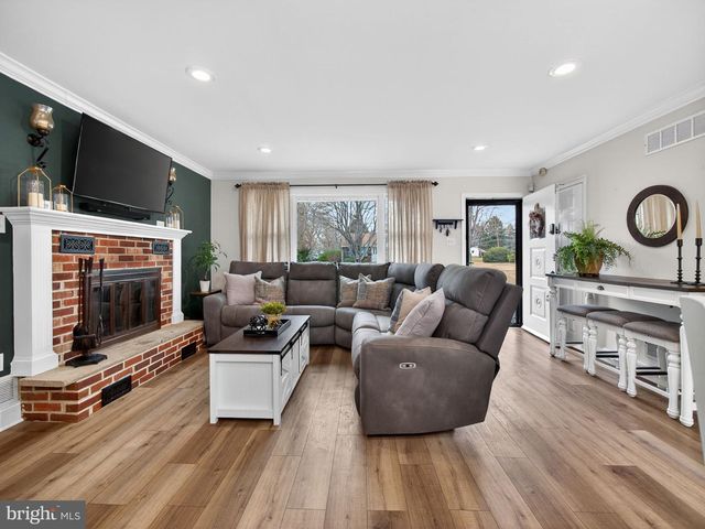 840 WALNUT RD, Warminster, PA 18974