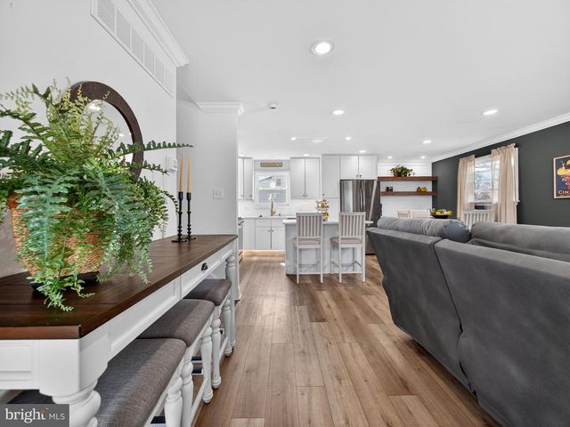 840 WALNUT RD, Warminster, PA 18974