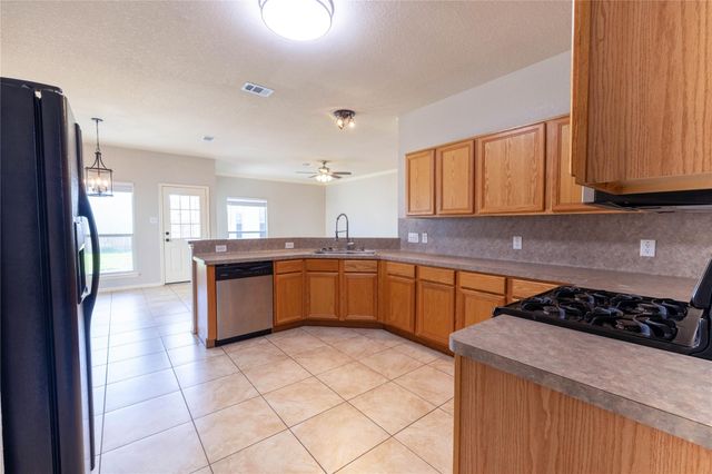 1039 N Teal Estates Circle, Fresno, TX 77545