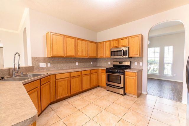 1039 N Teal Estates Circle, Fresno, TX 77545