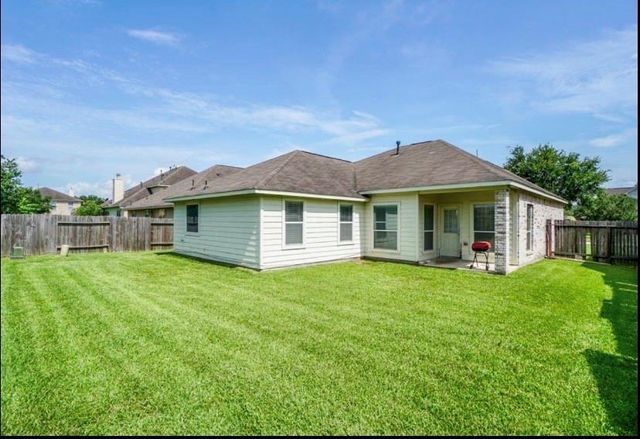 1039 N Teal Estates Circle, Fresno, TX 77545