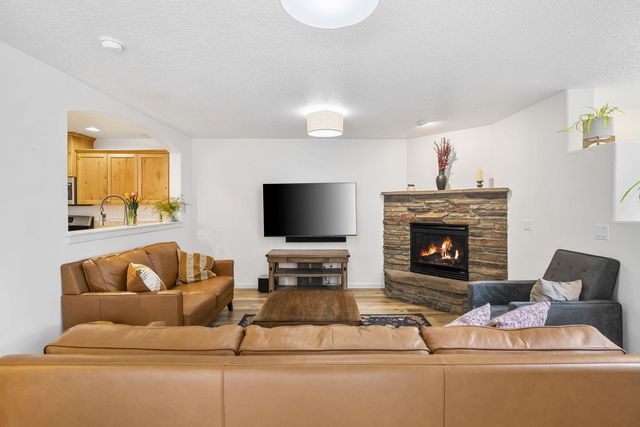 20483 Brentwood Avenue, Bend, OR 97702