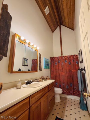 17126 Catsden Road, Chagrin Falls, OH 44023