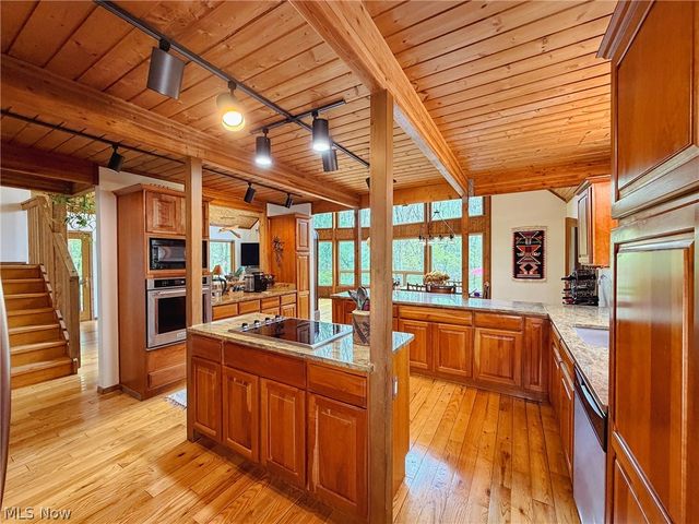 17126 Catsden Road, Chagrin Falls, OH 44023