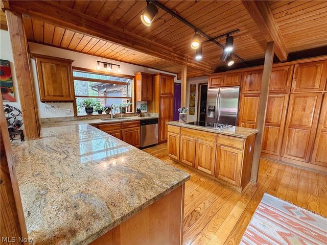 17126 Catsden Road, Chagrin Falls, OH 44023