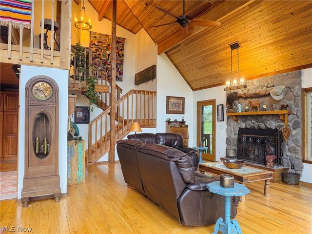 17126 Catsden Road, Chagrin Falls, OH 44023