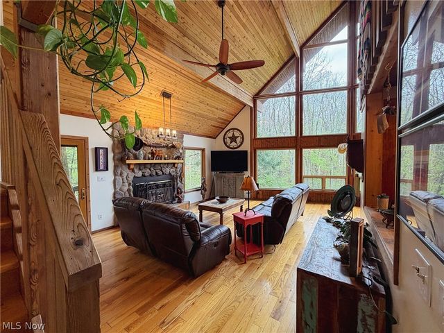 17126 Catsden Road, Chagrin Falls, OH 44023