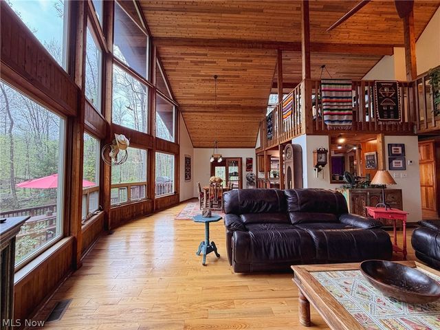 17126 Catsden Road, Chagrin Falls, OH 44023