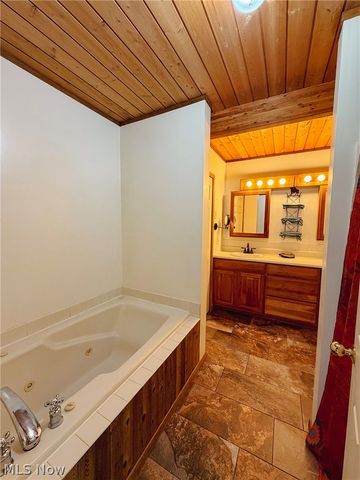 17126 Catsden Road, Chagrin Falls, OH 44023