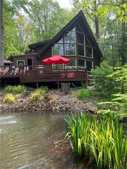 17126 Catsden Road, Chagrin Falls, OH 44023