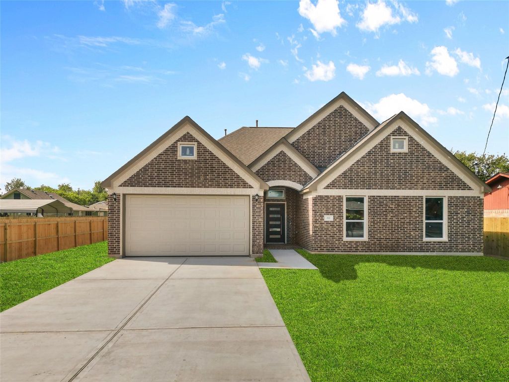 811 E Main Street, La Porte, TX 77571