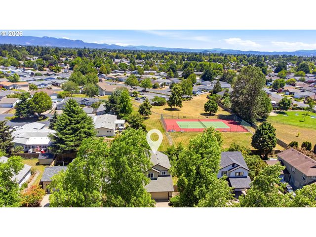 1799 PRASLIN St, Eugene, OR 97402