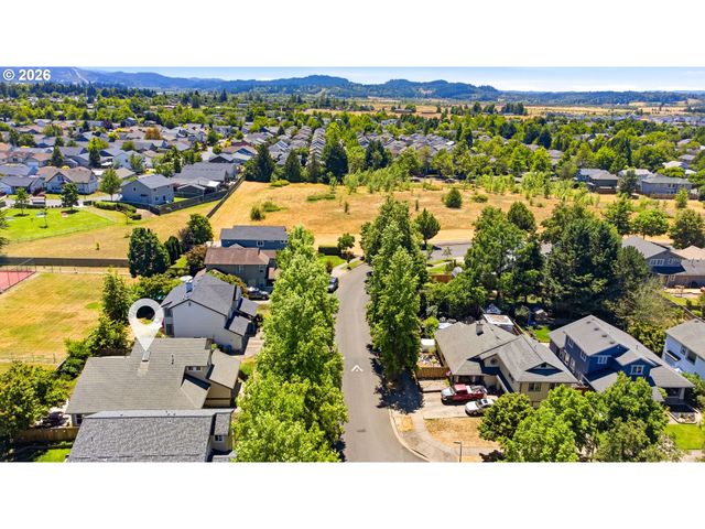 1799 PRASLIN St, Eugene, OR 97402
