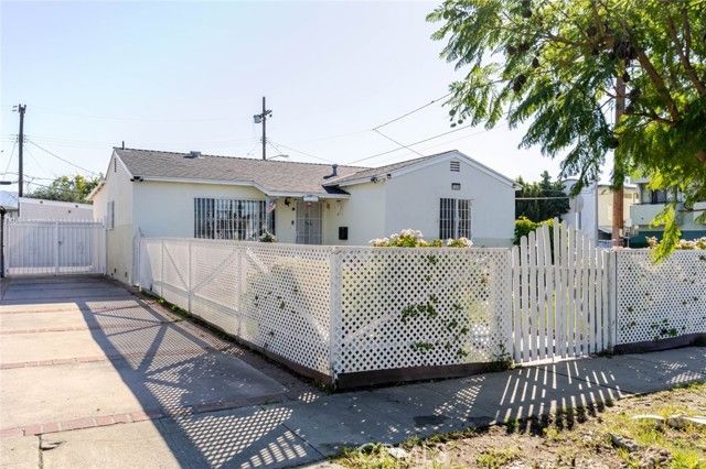 7230 Case Avenue, Sun Valley (los Angeles), CA 91352