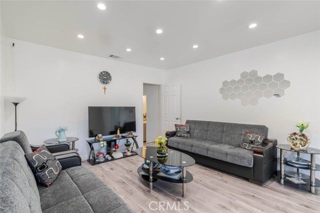 7230 Case Avenue, Sun Valley (los Angeles), CA 91352