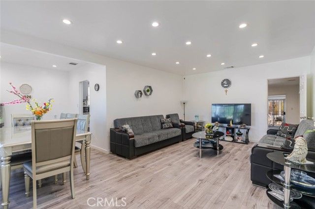 7230 Case Avenue, Sun Valley (los Angeles), CA 91352