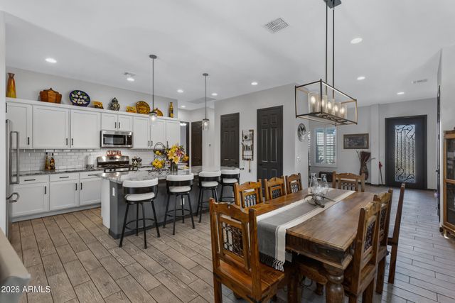 369 W GLACIER BAY Drive, San Tan Valley, AZ 85140