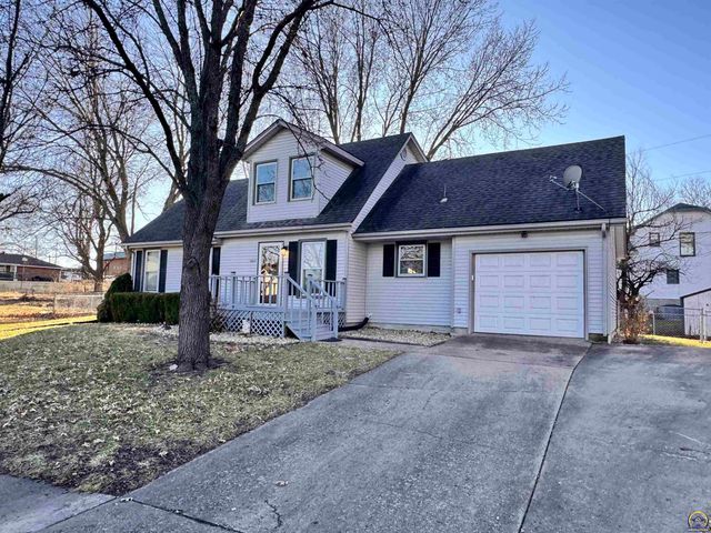 2827 SE Glenside CT, Topeka, KS 66605