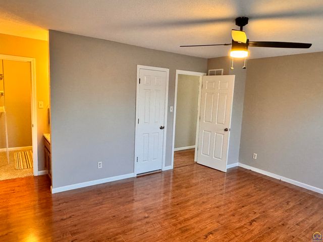 2827 SE Glenside CT, Topeka, KS 66605