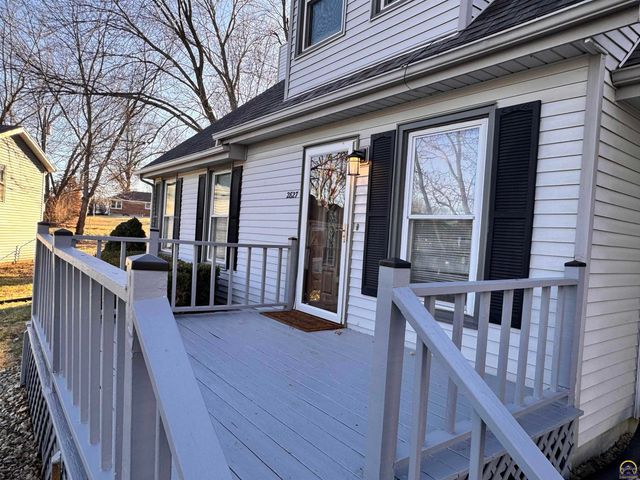 2827 SE Glenside CT, Topeka, KS 66605