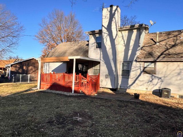 2827 SE Glenside CT, Topeka, KS 66605