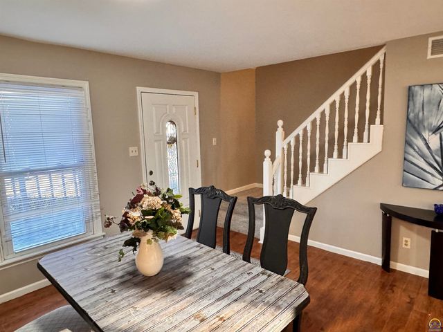 2827 SE Glenside CT, Topeka, KS 66605