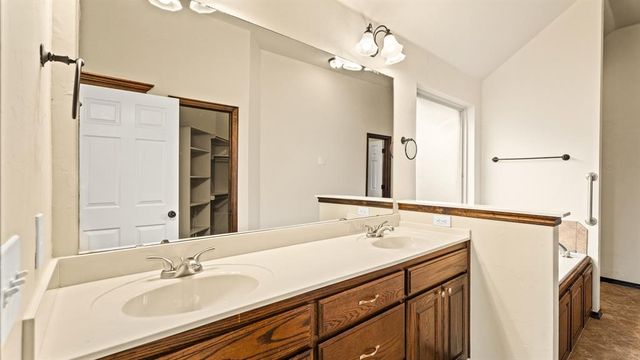 708 SW 157th Street, Oklahoma City, OK 73170