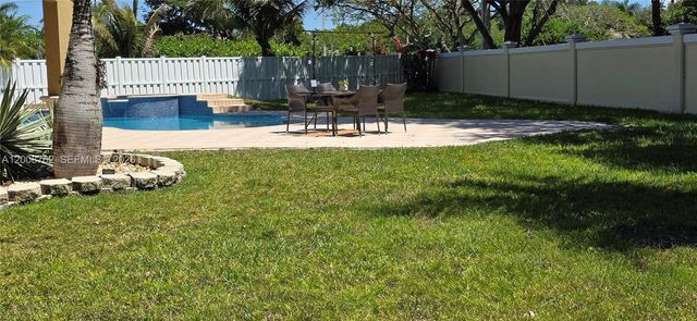 2823 Poinciana Cir, Cooper City, FL 33026