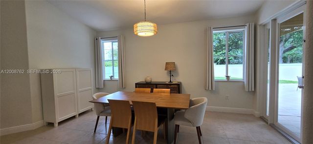 2823 Poinciana Cir, Cooper City, FL 33026