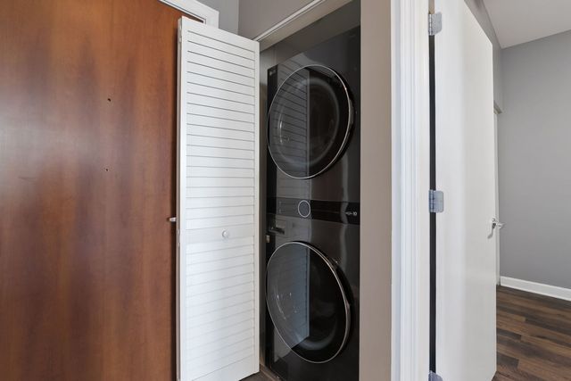 233 E 13th Street 1910, Chicago, IL 60605