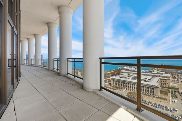 233 E 13th Street 1910, Chicago, IL 60605