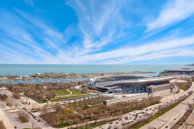 233 E 13th Street 1910, Chicago, IL 60605