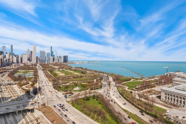 233 E 13th Street 1910, Chicago, IL 60605