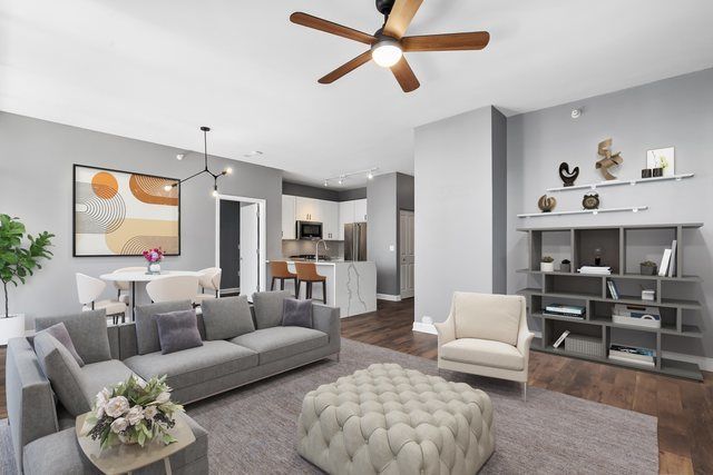 233 E 13th Street 1910, Chicago, IL 60605