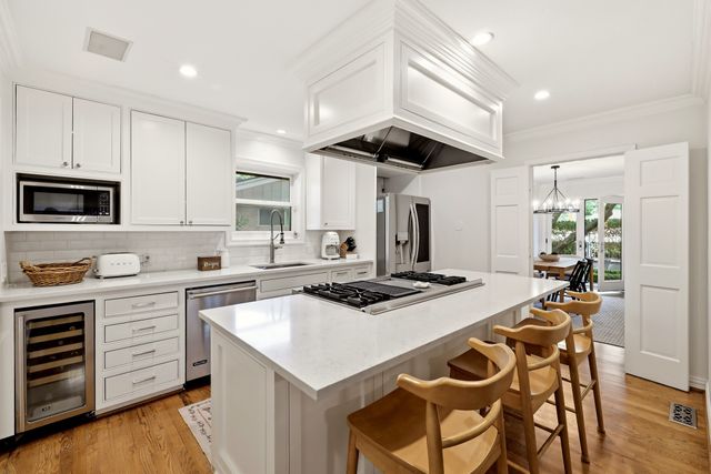 9544 Crestedge Drive, Dallas, TX 75238