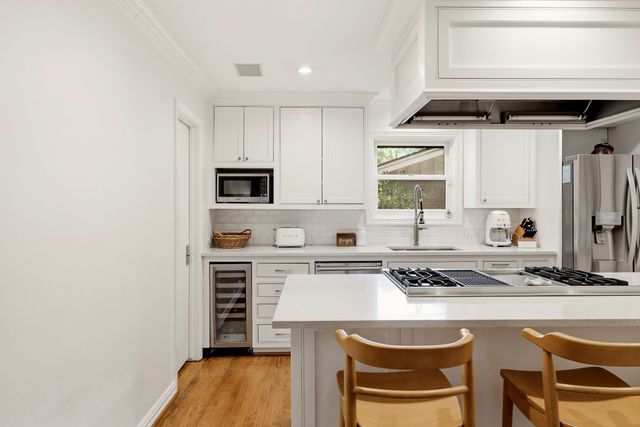 9544 Crestedge Drive, Dallas, TX 75238