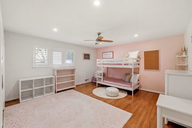 9544 Crestedge Drive, Dallas, TX 75238