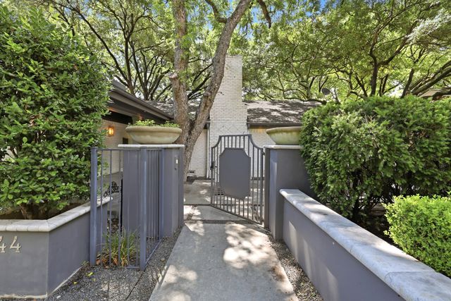 9544 Crestedge Drive, Dallas, TX 75238
