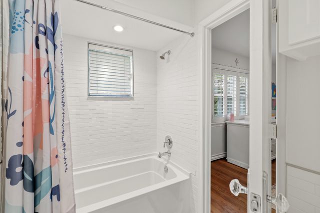 9544 Crestedge Drive, Dallas, TX 75238