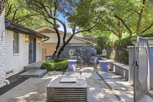 9544 Crestedge Drive, Dallas, TX 75238