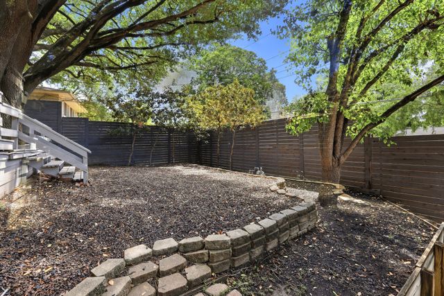 9544 Crestedge Drive, Dallas, TX 75238
