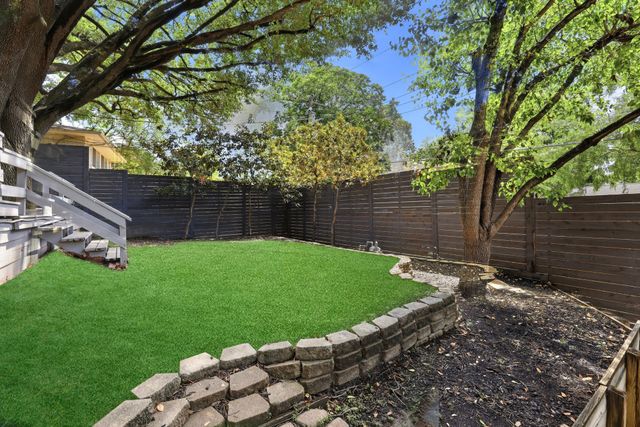 9544 Crestedge Drive, Dallas, TX 75238