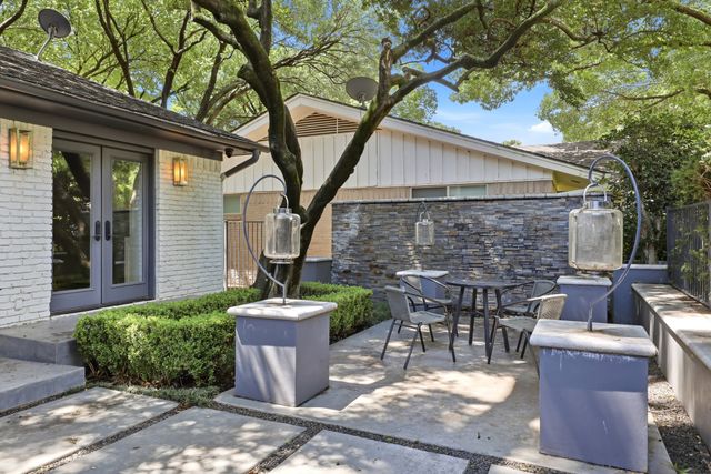 9544 Crestedge Drive, Dallas, TX 75238