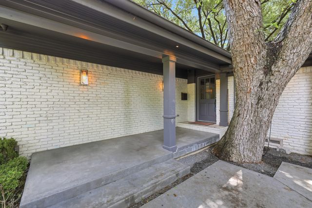 9544 Crestedge Drive, Dallas, TX 75238