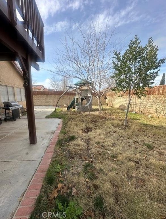 Image 16 of property listing at 5147 Moonraker, Palmdale, CA 93552