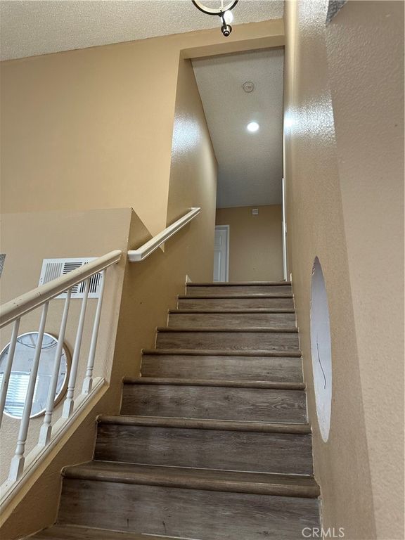 Image 7 of property listing at 5147 Moonraker, Palmdale, CA 93552