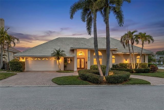 2035 HAWAII AVENUE NE, St Petersburg, FL 33703