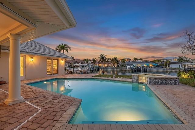 2035 HAWAII AVENUE NE, St Petersburg, FL 33703