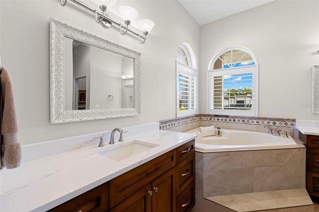 2035 HAWAII AVENUE NE, St Petersburg, FL 33703